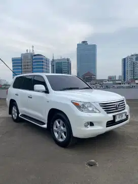 LEXUS LX570 LUXURY AT 2011 WHITE ON BEIGE TOP CONDITION SUPER MULUS