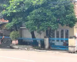 Rumah Tua Hitung Tanah dipinggir Jalan Besar Daerah Jalan Raya Bogor