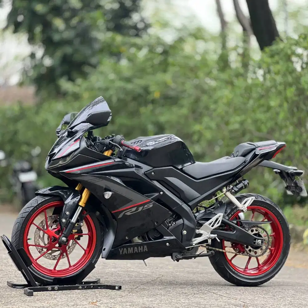 YAMAHA YZF R15 V3 HITAM 2019 KM RENDAH PAJAK PANJANG SIAP GAS