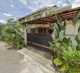 Di Jual /sewa Rumah siap huni Jl. Simprug garden dekat Senayan