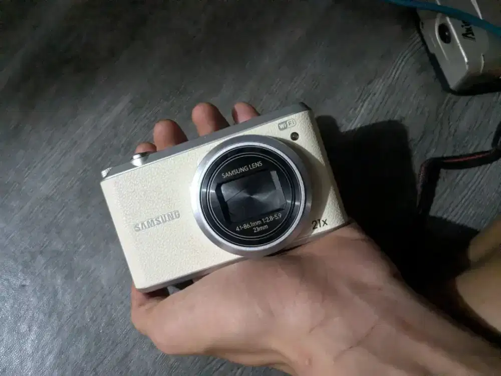 Samsung WB350F warna krem