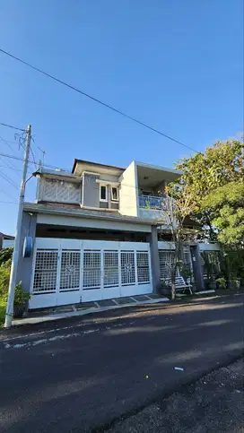 Rumah Mewah Strategis 2Lt Banyuanyar Surakarta