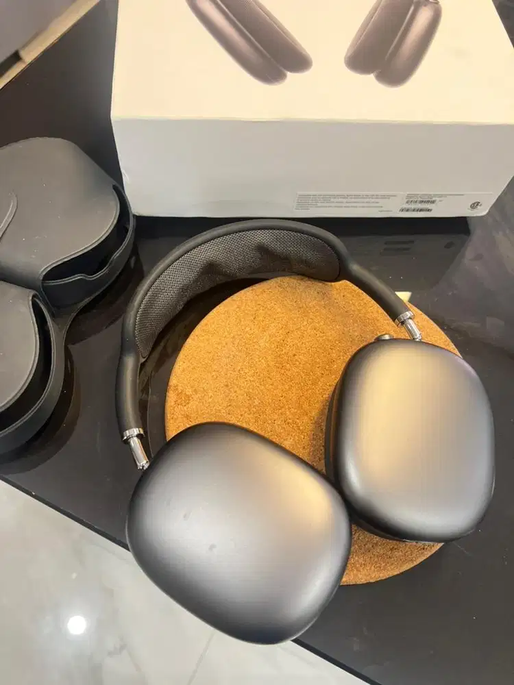 Airpods max space gray