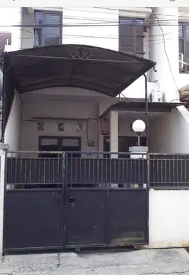 Rumah Tengah Kota Karangempat Surabaya