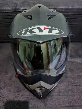 Helm KYT Supermoto