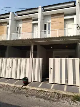 Jual Rumah Terawat Siap Huni Perumahan Royal Paka Gunung anyar