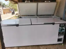 Freezer bok kapasitas 1200 liter