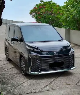 Toyota Voxy CVT Nik 2023