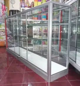 Di jual Etalase Panjang 2Mx1M Kondisi Baru