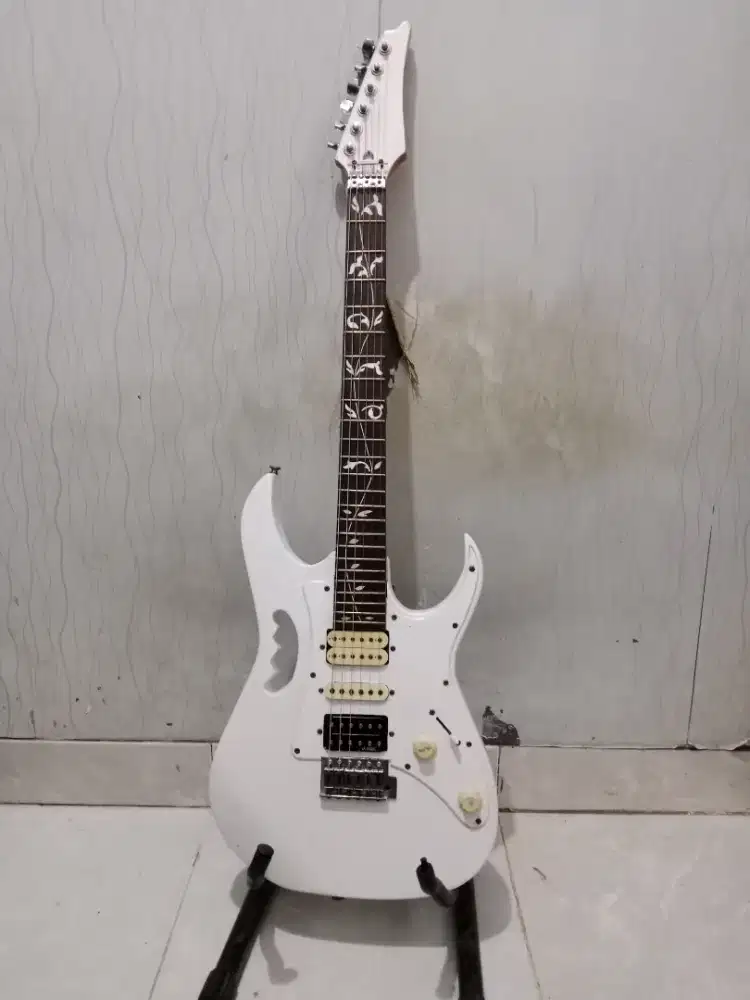 Gitar model Ibanez jem siap pakai di jamin asyik