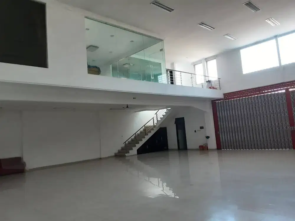 Dijual Ex showroom mobil bagus siap pakai Pucang Anom Surabaya