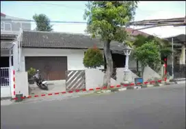 RUMAH JALAN LEBAR DI JL SAPTA PRASETYA PEDURUNGAN SEMARANG