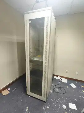 Dijual Rak Server + 1 server IBM eserve