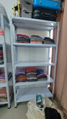 Rak etalase besi
