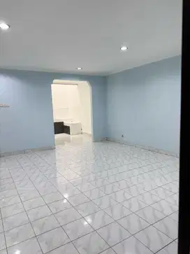 DIJUAL RUMAH 2 LANTAI SIAP HUNI DI DAAN MOGOT BARU