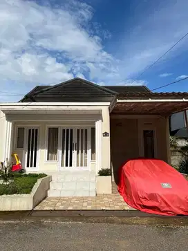Dijual rumah vanama town house