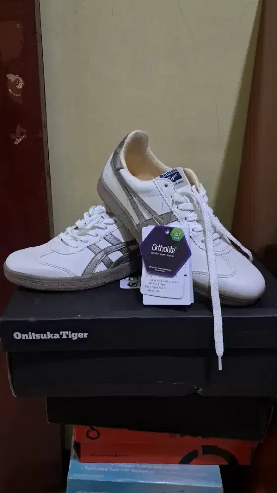 ONITSUKA TIGER TOKUTEN SIZE 40