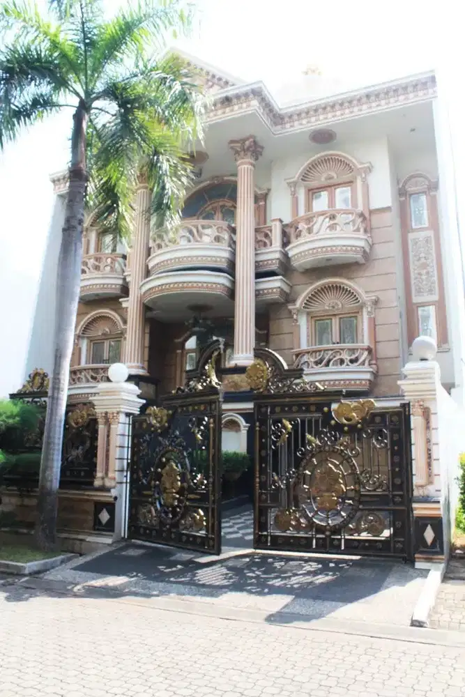 Rumah Villa Artha Gading: 3 Lantai, LT 455 m2, Lux Modern