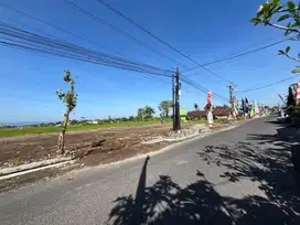 Tepi Aspal di Jl Sambiroto Dekat Jl Raya Solo Jogja
