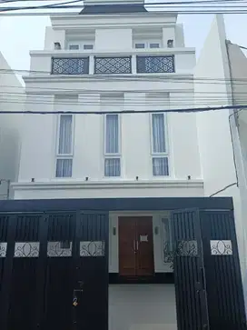 Dijual rumah modern classic Cilandak