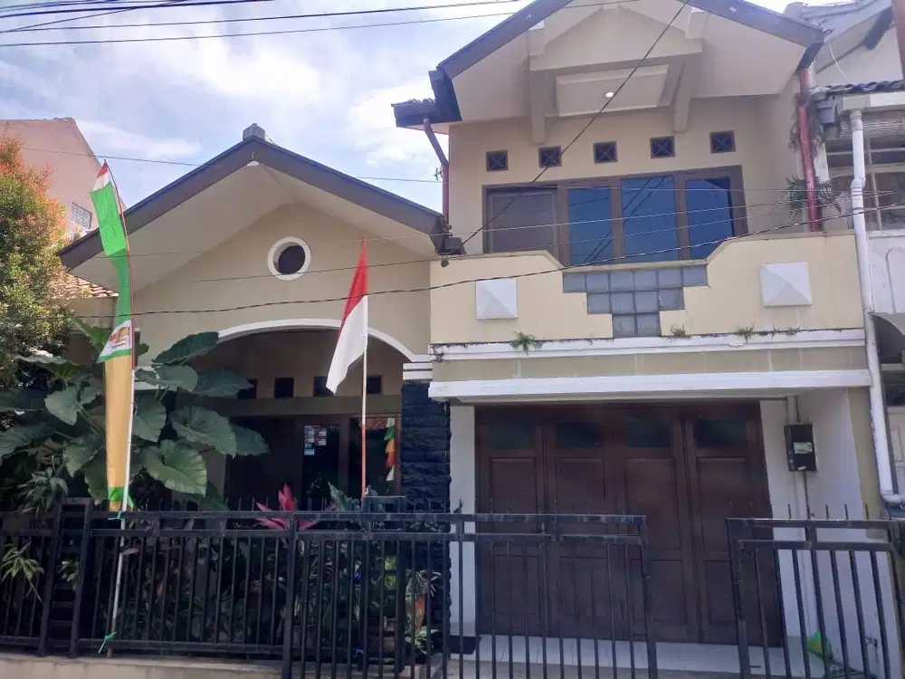 Rumah 2 Lantai Area Margahayu Raya