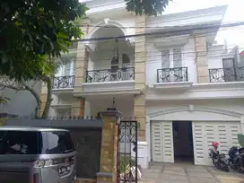 DISEWAKAN RUMAH BAGUS 2LT JL. LEBAK BULUS 1 LEBAK BULUS JAKSEL.