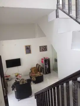 FLASH SELL ! Jual Cepat Rumah 2 Lantai SHM Termurah di Lavon