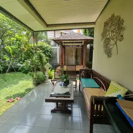 Dijual Rumah Luas dengan 4 Kamar Tidur di Pejaten, Pasar Minggu Jakarta Selatan