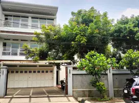Dijual Rumah di Nusa Hijau Cimahi, Sangat Mewah Ada Kolam Renangnya