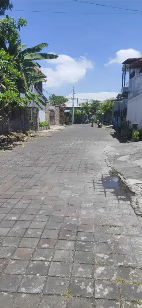 Di kontrakan rumah jalan Padma, Denpasar, Bali