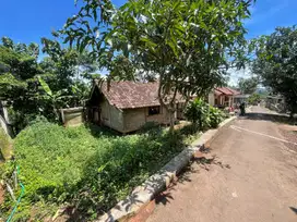 Dijual Murah Tanah dan Bangunan Pinggir Jalan Mobil di Sumedang
