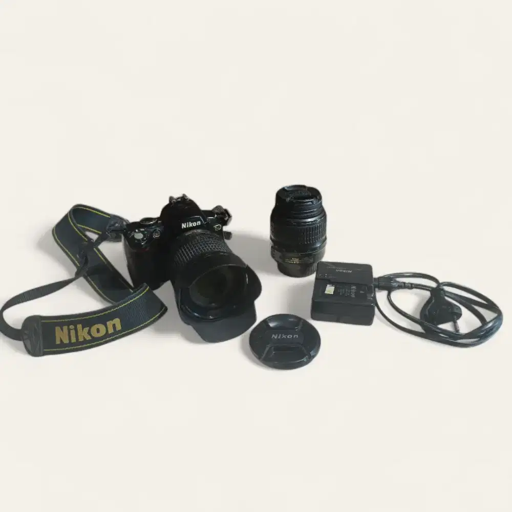 Kamera SLR D40, kamera standart, tapi ada tambahan lensa 18-105...