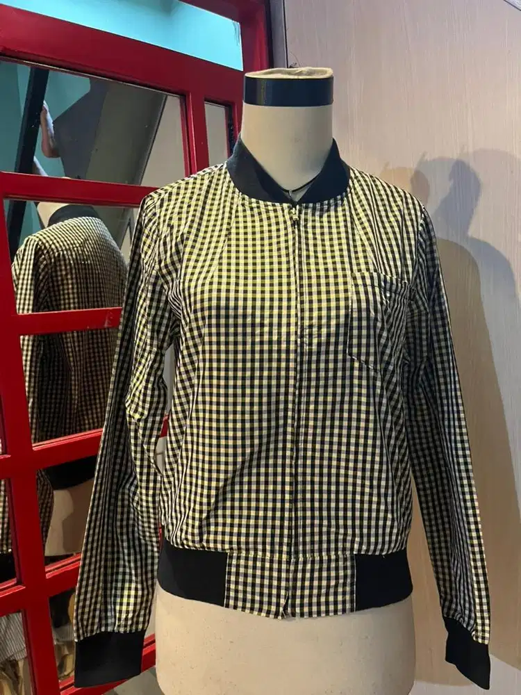 Jaket wanita motif kotak kecil