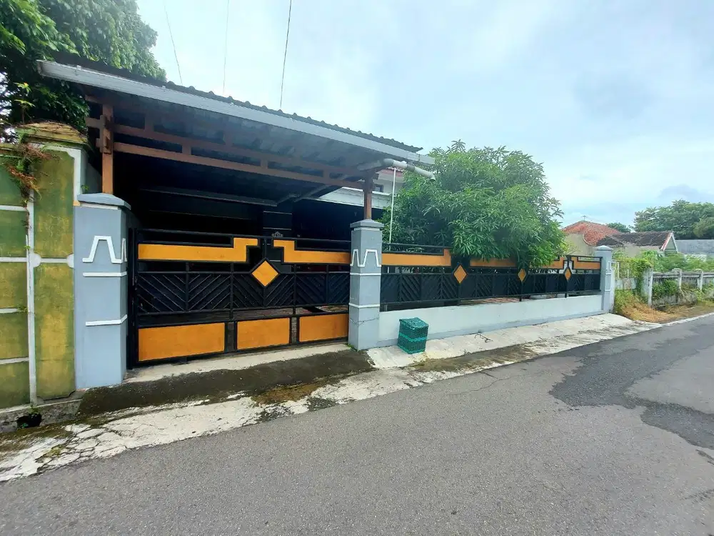 Rumah luas 340m siap huni dekat DPRD solo
