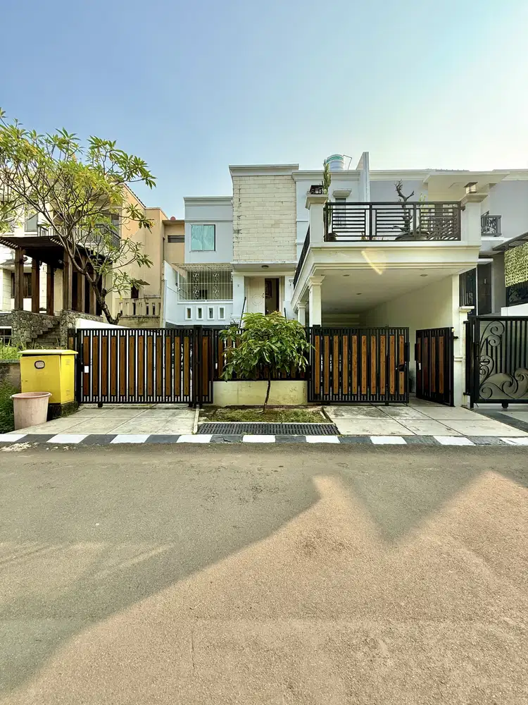 Dijual rumah di kawasan mewah Permata Mediterania jakarta selatan