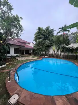 Sewa Rumah 5 Kamar Tidur dengan Private Pool di Kemang, Jakarta Selatan