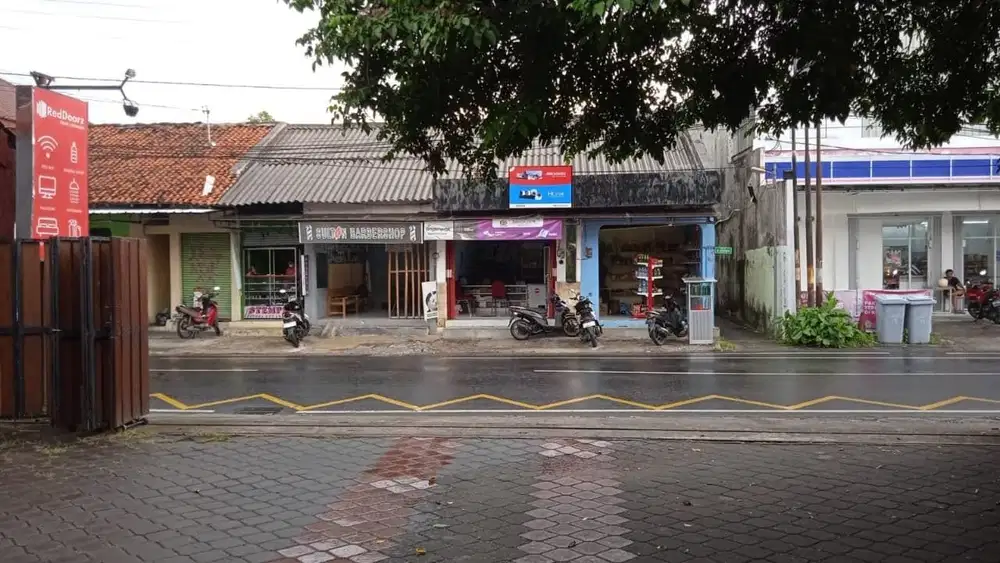 Tanah dan bangunan ruko pinggir jalan raya baciro kodya