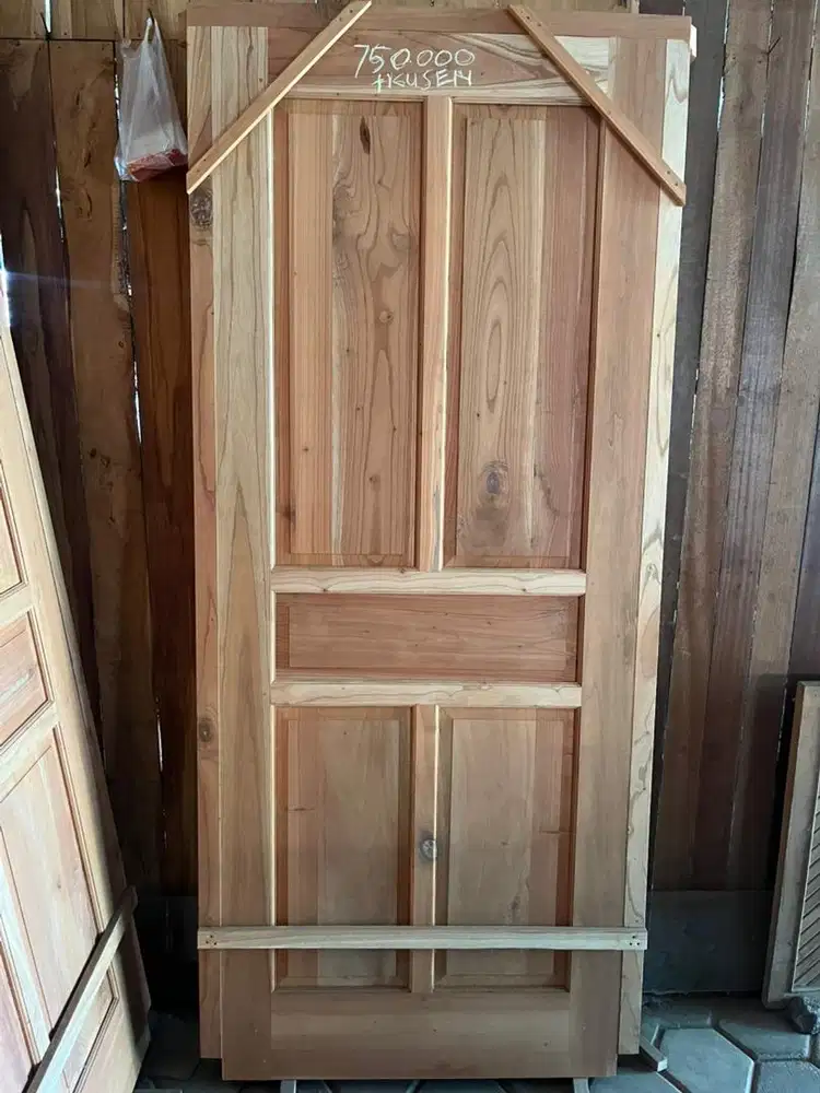Kusen dan pintu