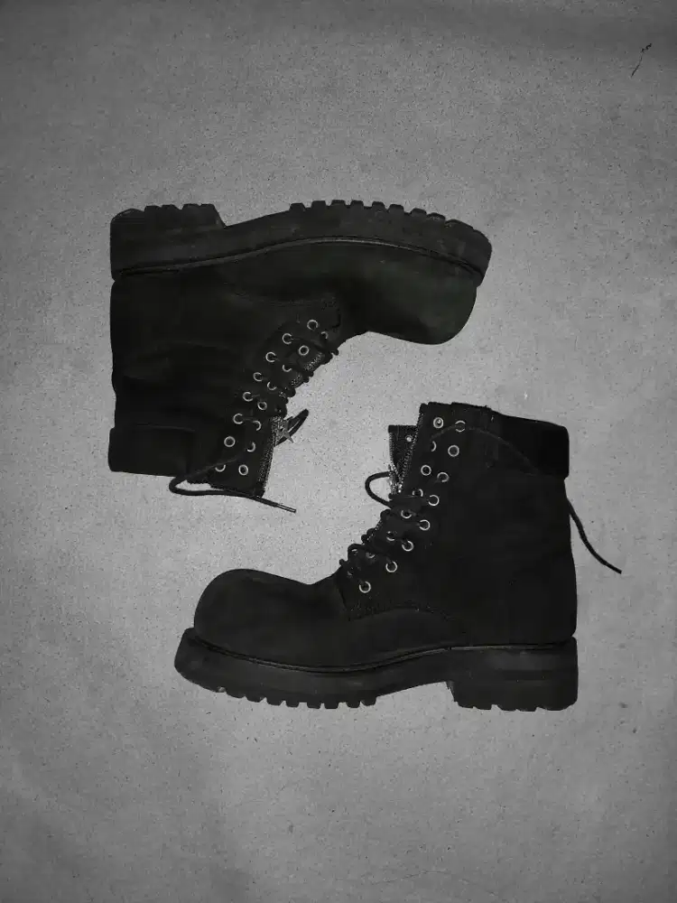 HECATES “VORGE” BOOTS (Local Brand)
