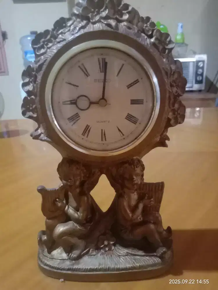 Jam meja lama dua