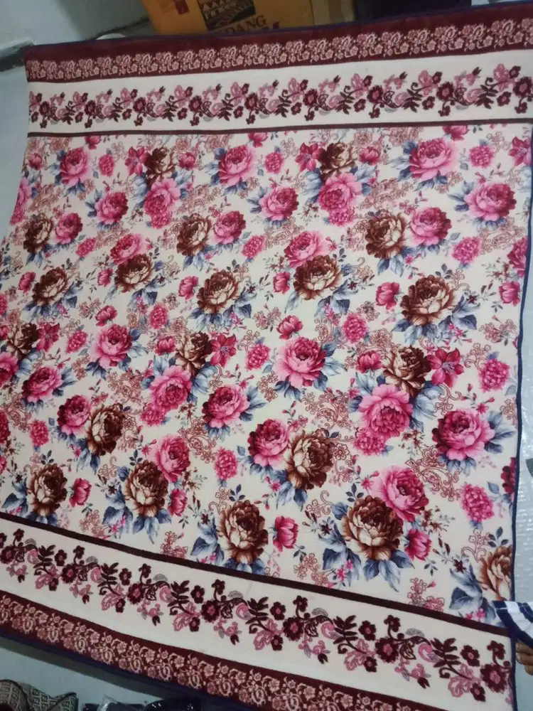 DIJUAL SELIMUT MERAH LEMBUT