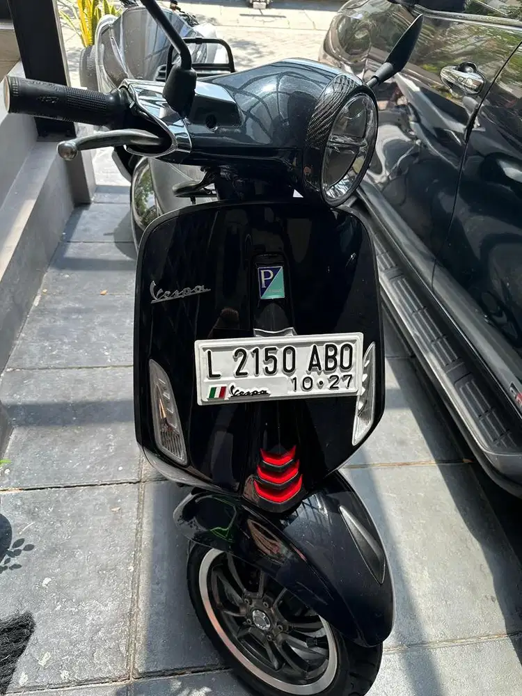 Vespa primavera hitam 2022