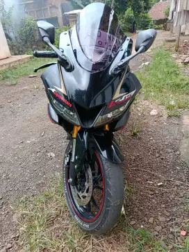 Yamaha R 15 V3 motor pribadi