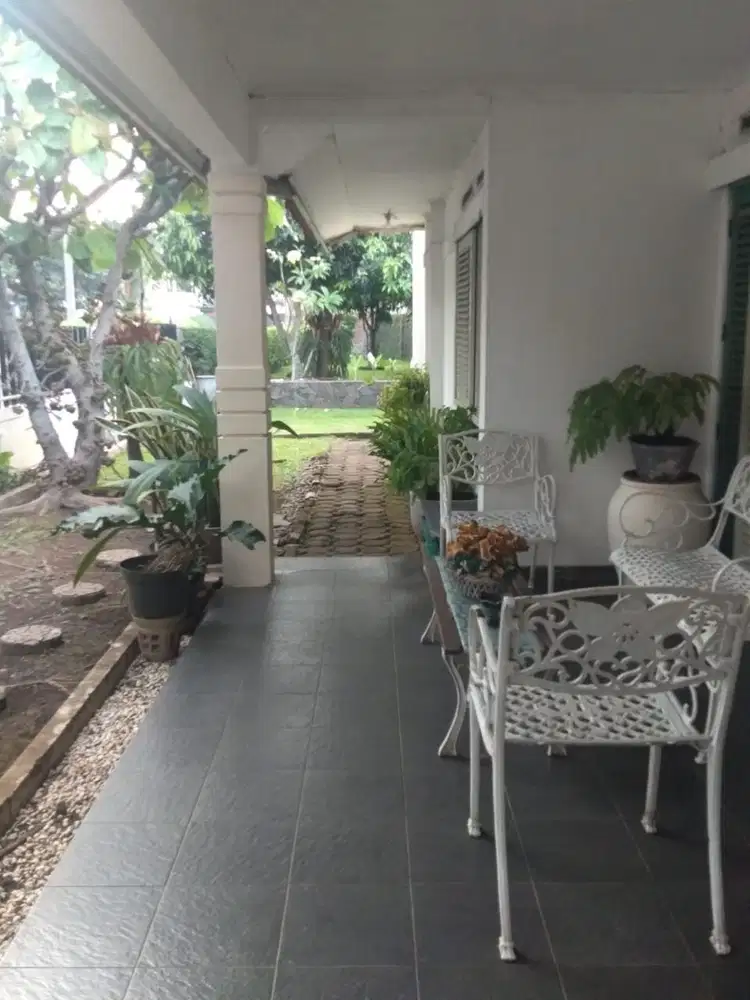 Jual Rumah Lama Terawat SHM Siap Huni di Buah Batu dekat Turangga