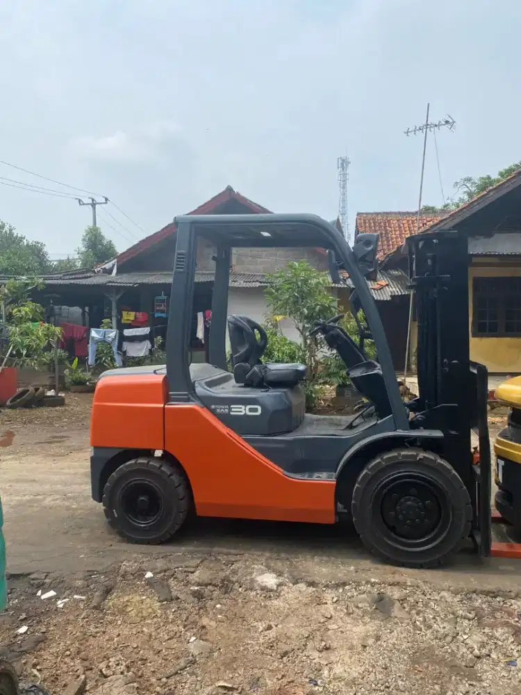 Forklift Toyota 3 Ton,Matic,Tiang 3 Meter,1DZ-II,Seri 8FD30,Tahun 2021