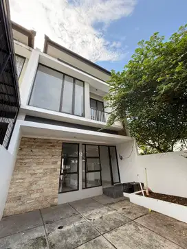 Di Jual cepat rumah 2 lantai di Bintaro Sektor 9. dekat Stasiun