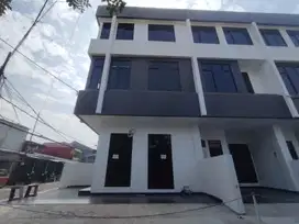 Rumah ready bisa kpr lokasi strategis dikemayoran jakarta pusat