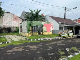 Dijual Tanah Ada Bangunan Rusak Depan Taman Di Taman Yasmin