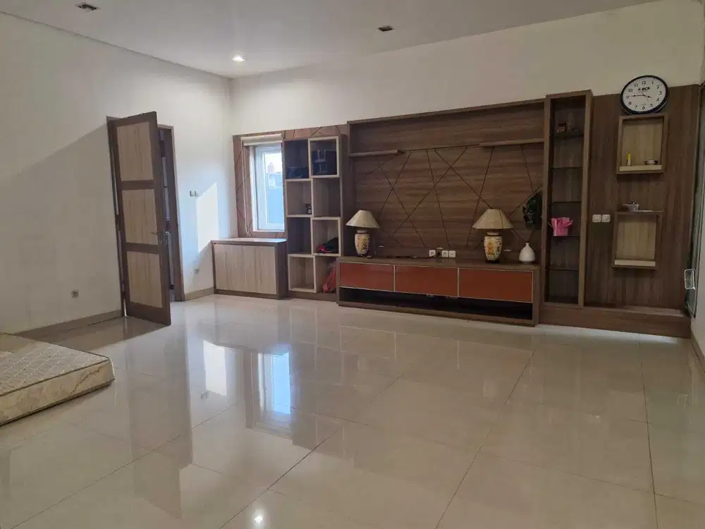 Dijual BU Rumah Mewah 3 Lantai Hoek Row jalan besar Di sunter Jakarta
