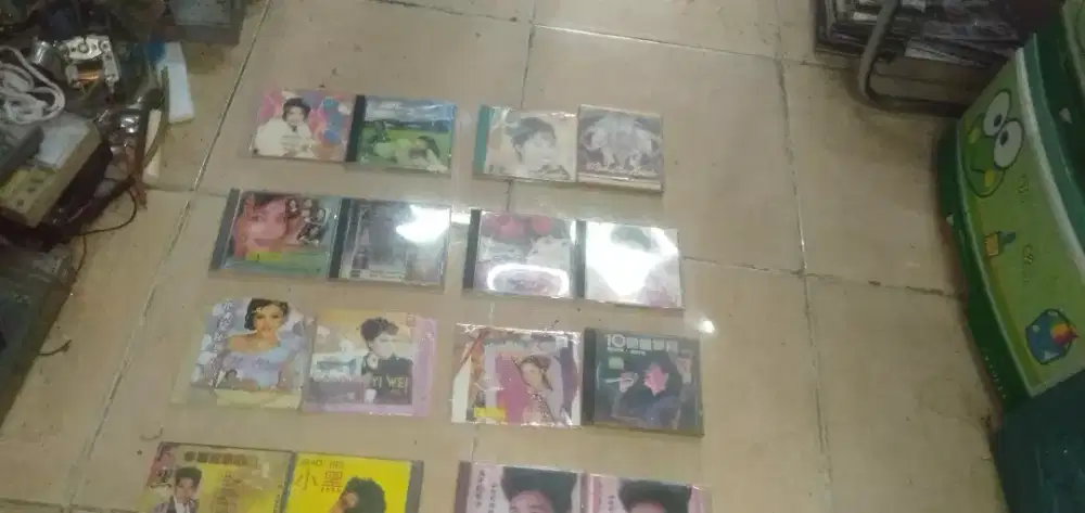 Slhkn plh slh 1 paket ada 2 kaset DVD karaoke lawas kond bgs hrg mura